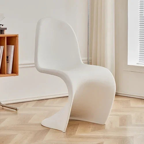 Designer Plastic Dining Chairs Space Saving Ergonomic Apartment Makeup Chair White Fashion Meubles De Salon Interior Furniture